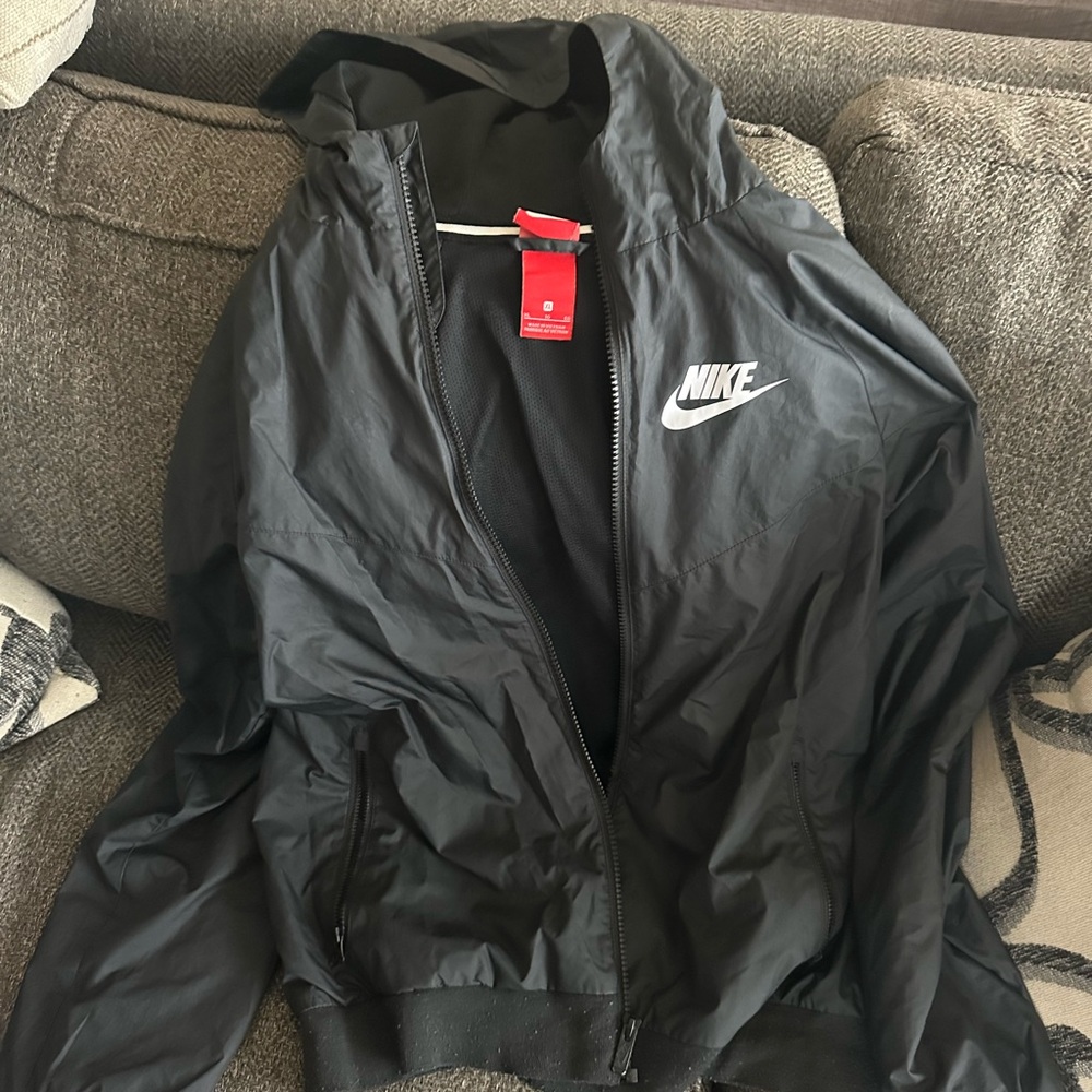 Nike Black Windbreaker with Hood and Water-Resistant Fabric